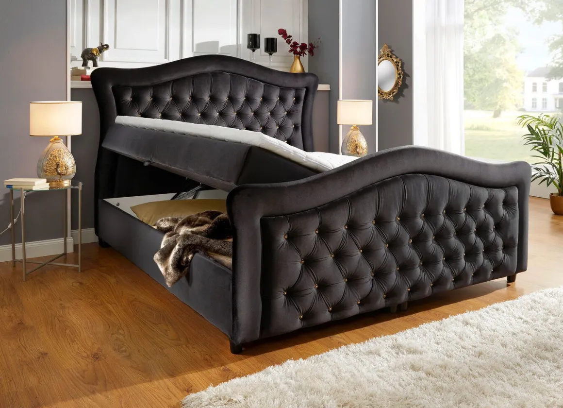 Boxspringbett mit gepolsterten Kopf- und Fußteil