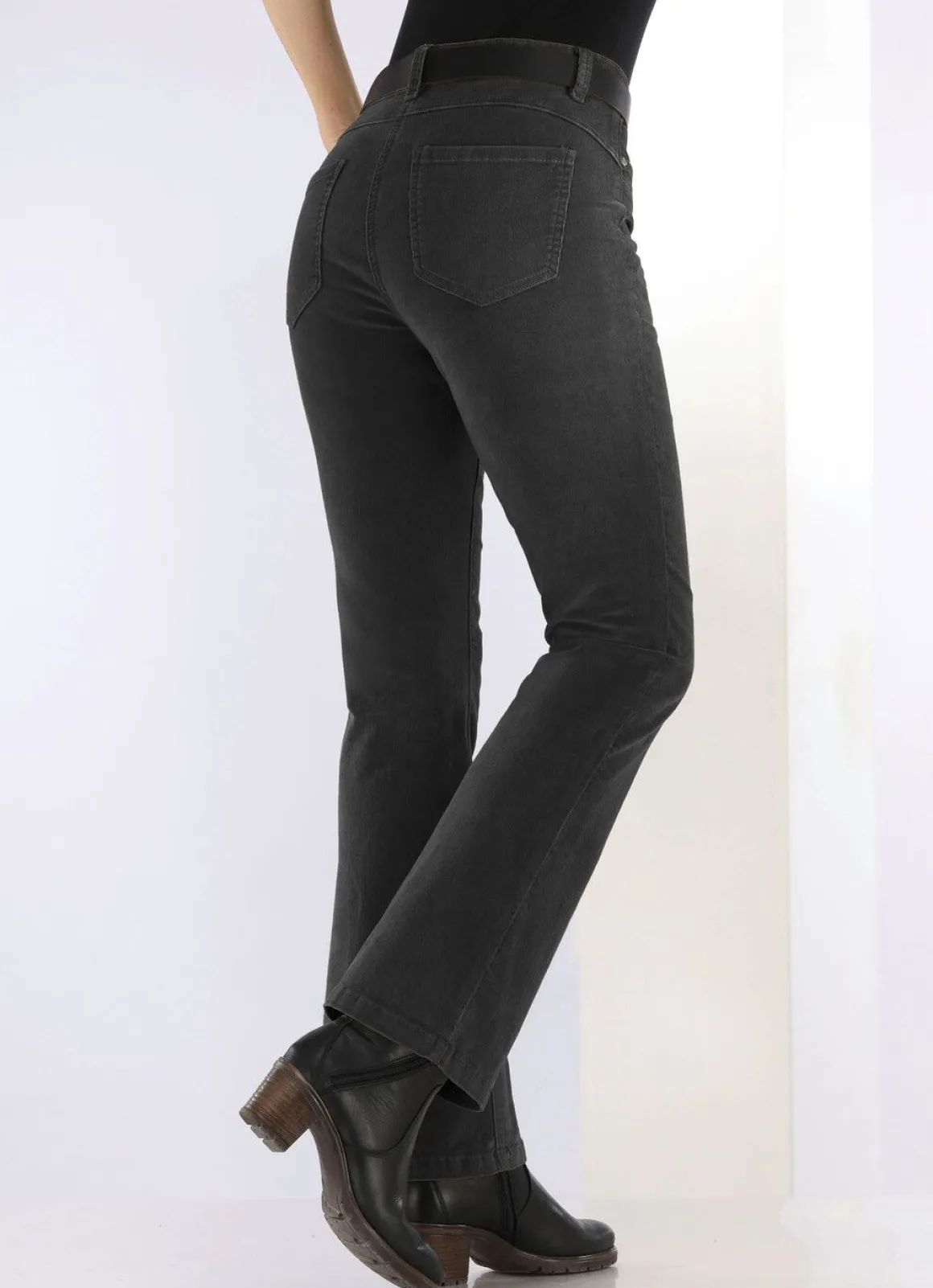 Cordhose in trendiger Bootcut-Form