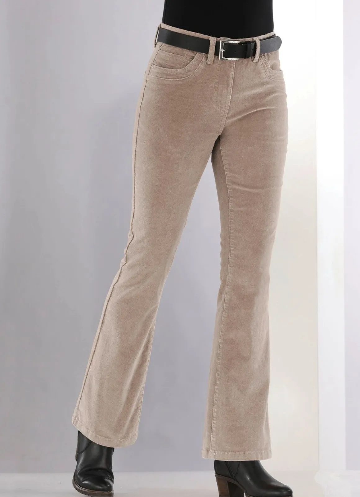 Cordhose in trendiger Bootcut-Form