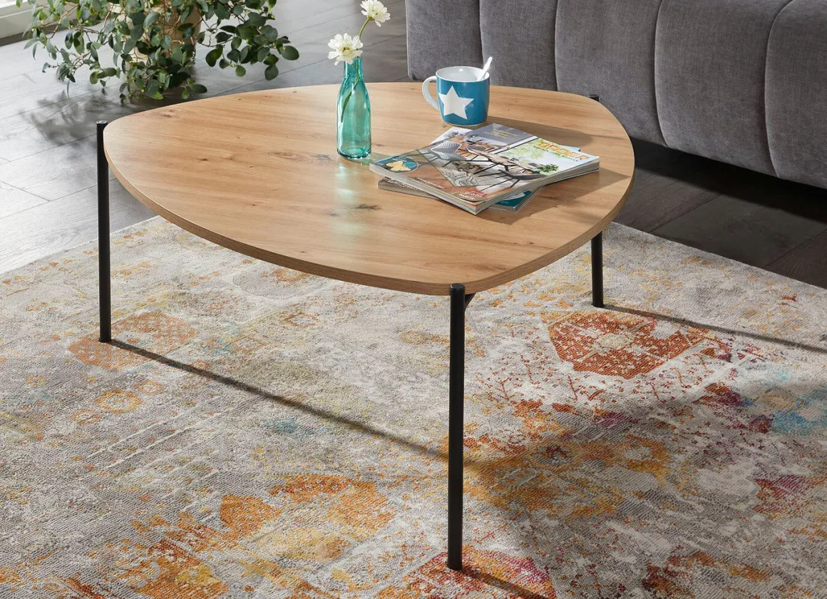 Couchtisch im Loft-Design mit Metallgestell