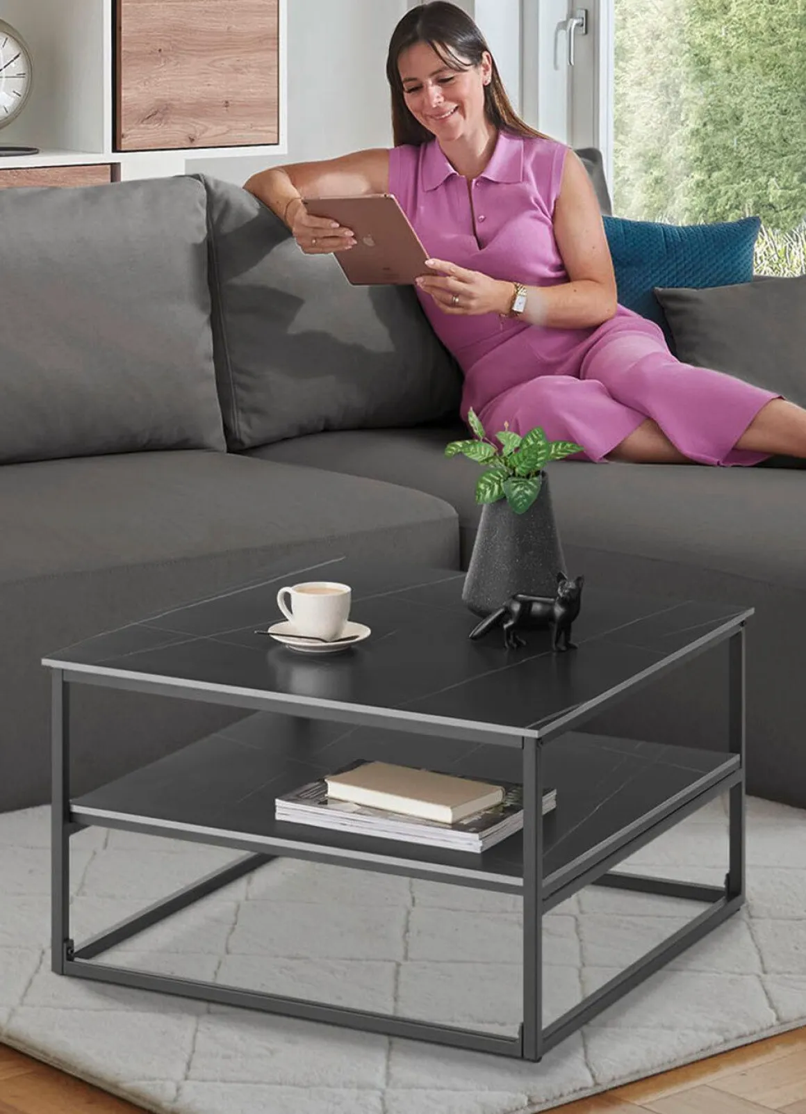 Couchtisch mit praktischer Ablage