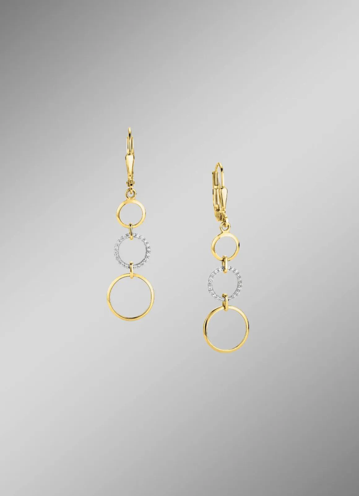 Elegante Kreationen: Ohrringe mit synth. Zirkonia