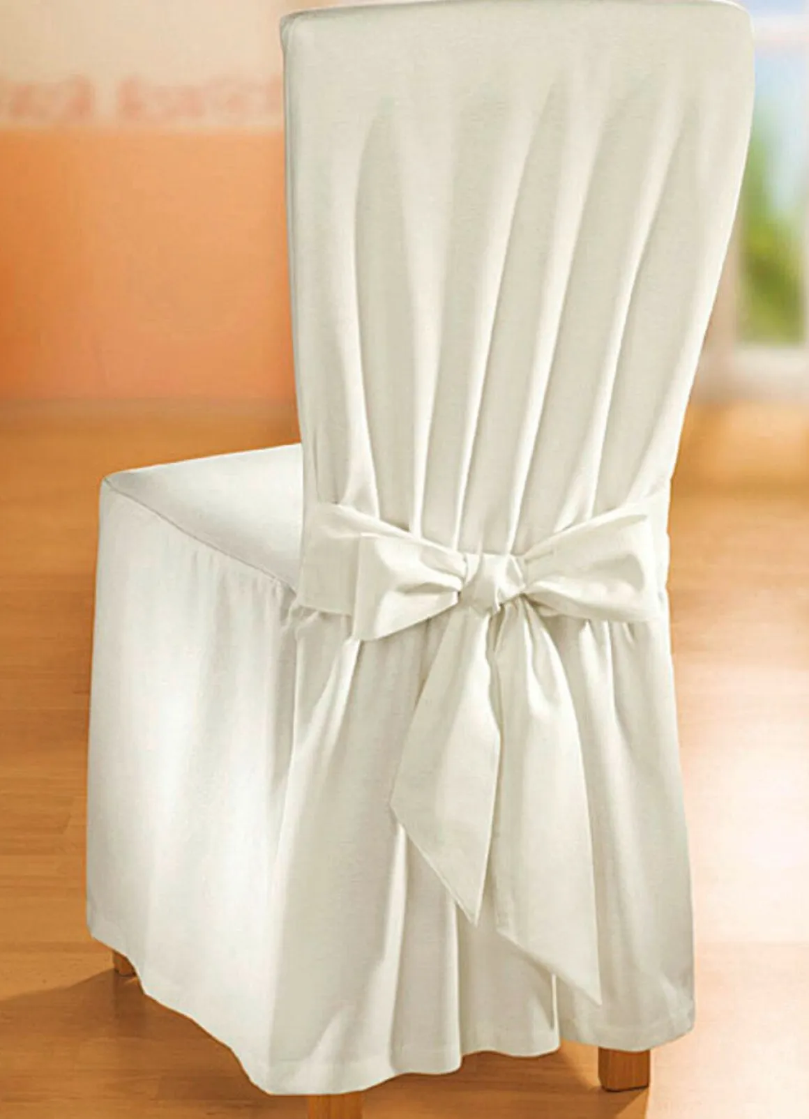 Elegante Stuhlhusse mit Bindebändern