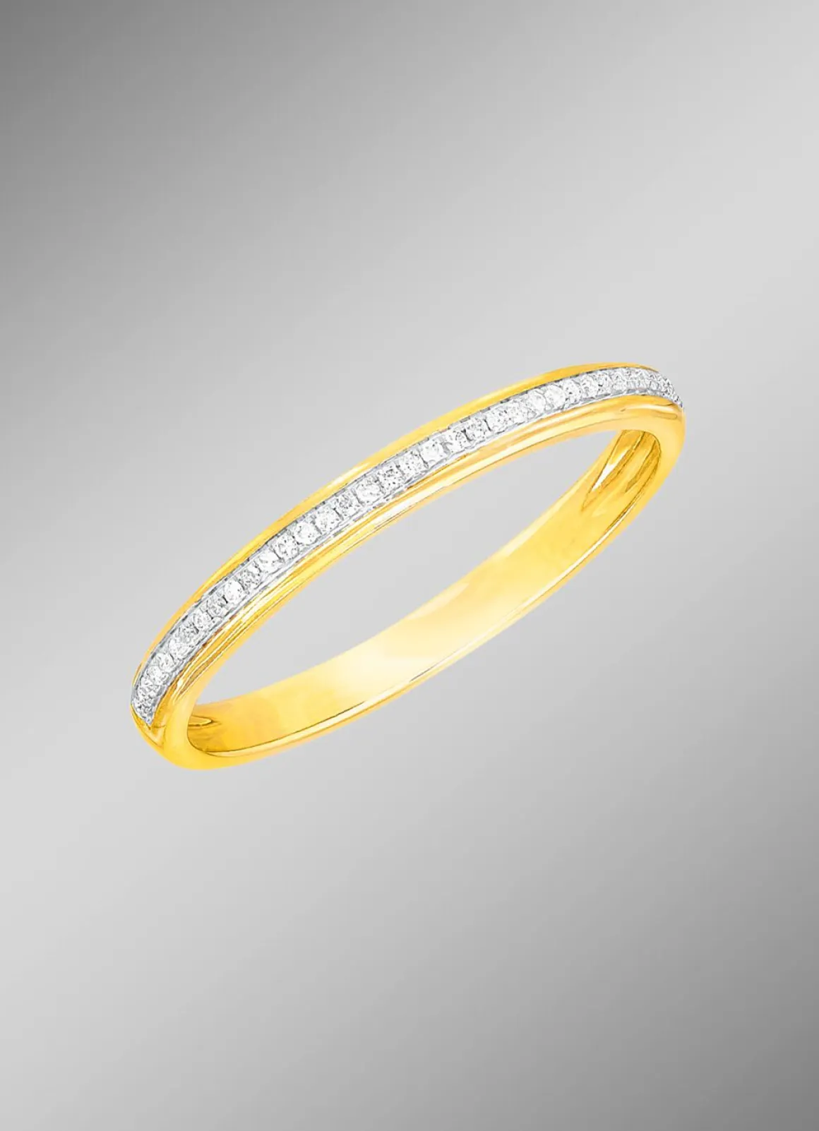 Feiner Damenring mit 37 Brillanten