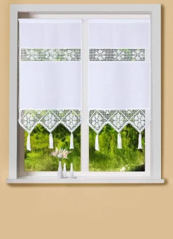 Fenster- und Türbehang mit Häkeleinsätzen