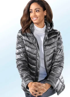 Funktionsjacke mit abnehmbarer Kapuze