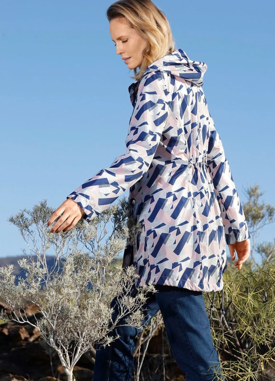Funktionsjacke mit grafischem Druckdessin