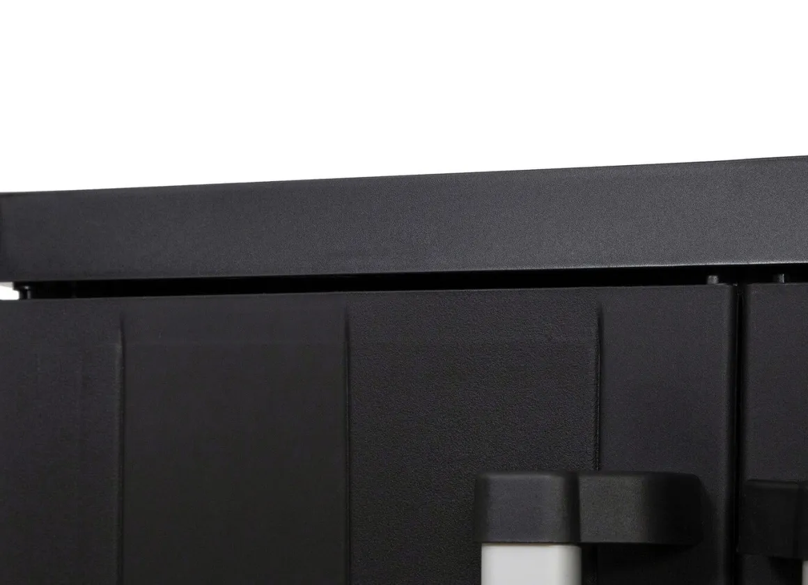 Geräteschrank Garage mit Holzlamellen-Effekt