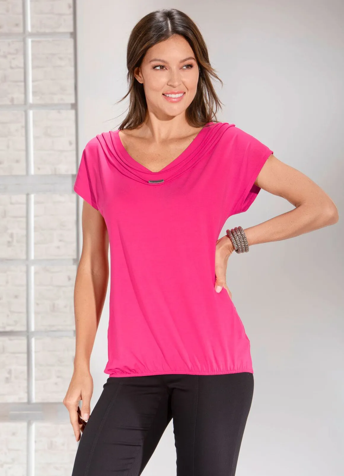 Hübsches Shirt mit Zierbänder