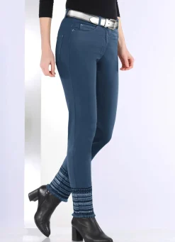Hose mit aufwendiger Stickerei im Ethno-Stil