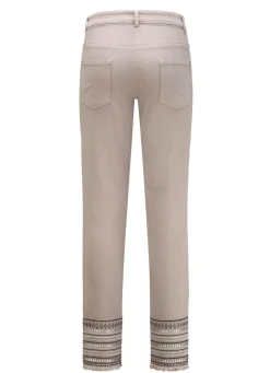 Hose mit aufwendiger Stickerei im Ethno-Stil