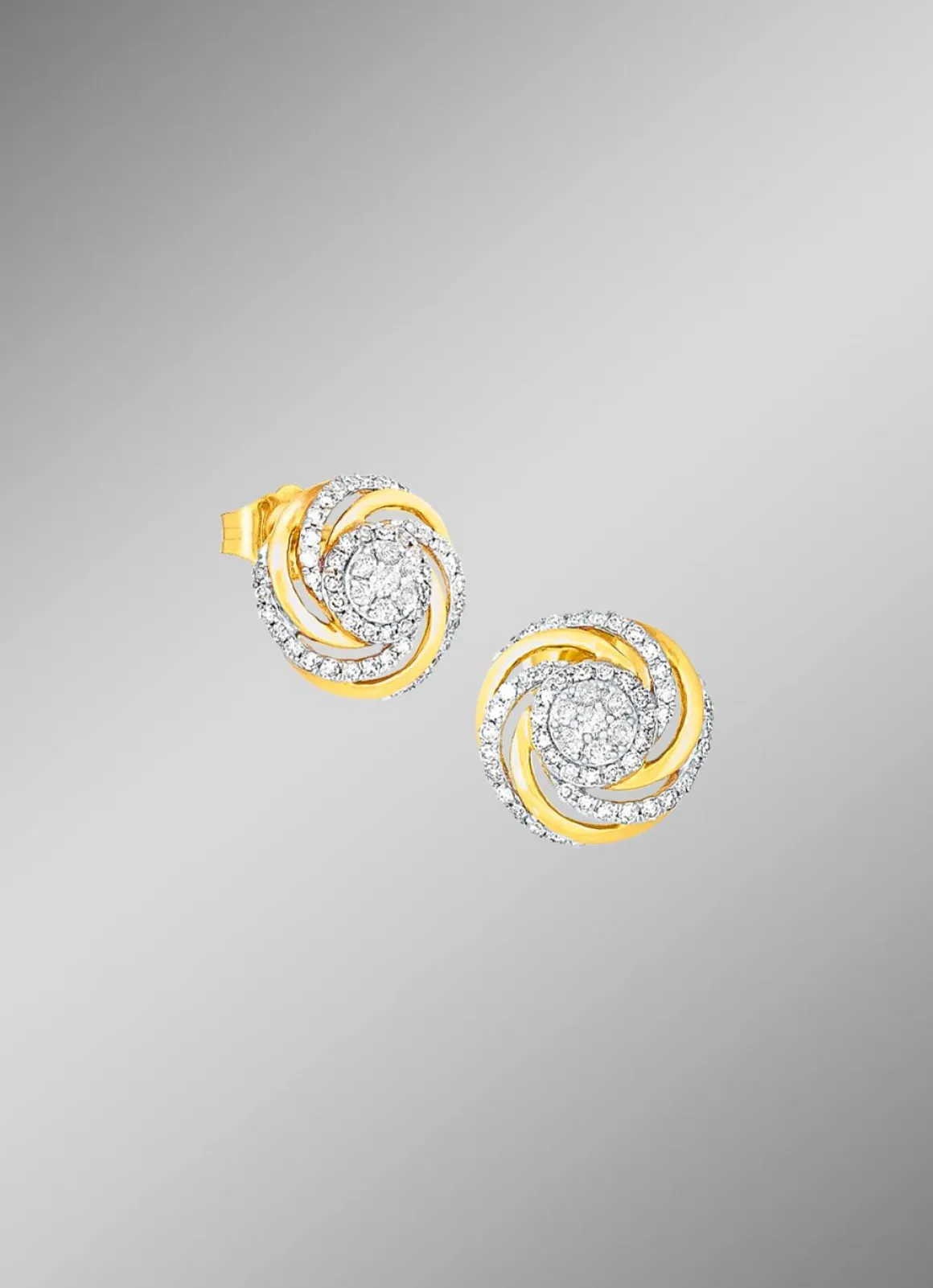 Interessante Ohrstecker mit 14 Brillanten und 90 Diamanten