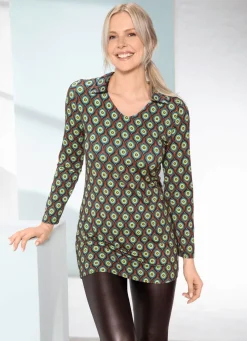 Interessantes Poloshirt mit V-Ausschnitt