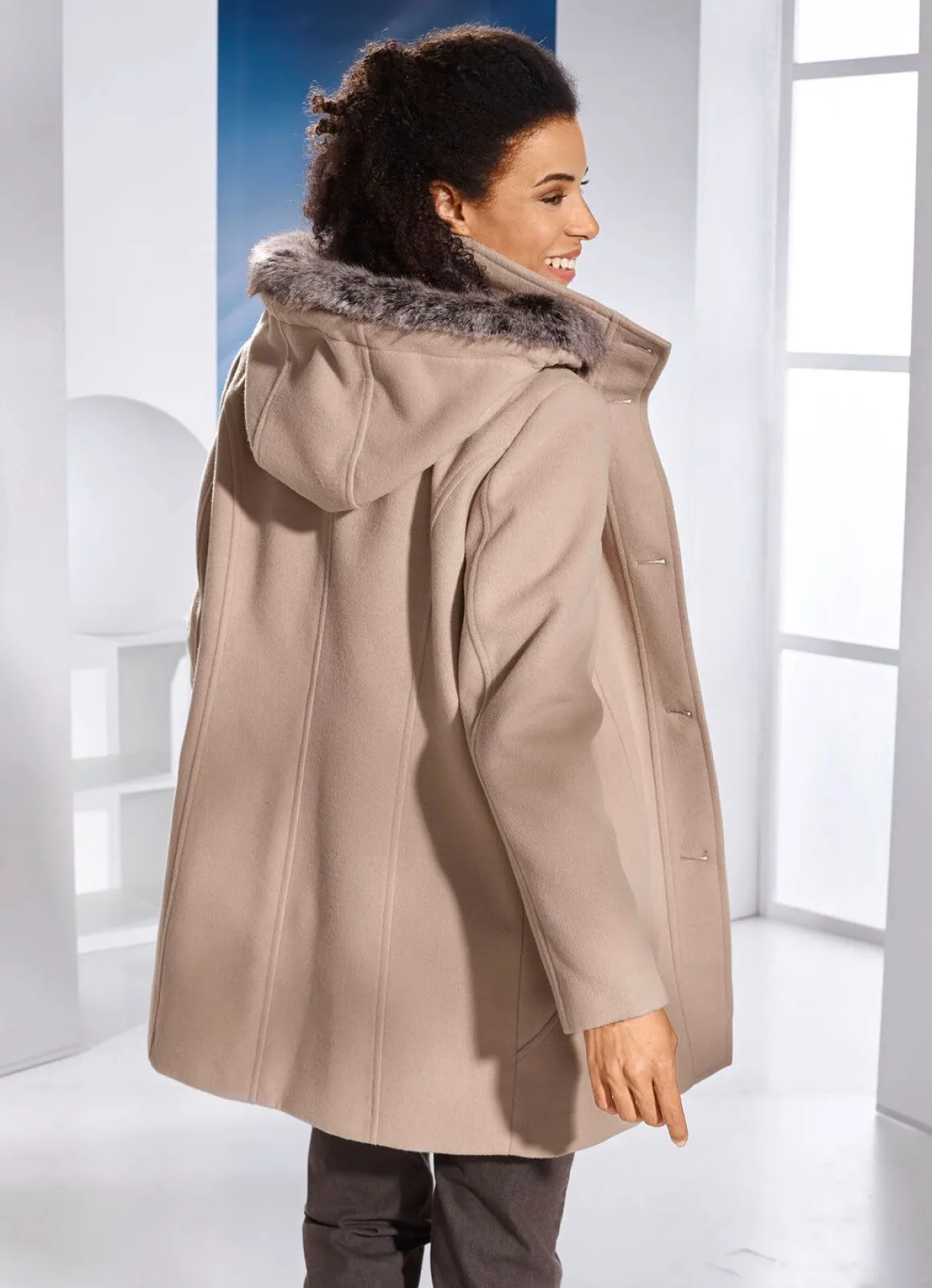 Jacke mit abnehmbarem Kubstpelz-Besatz