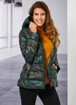 Jacke mit fester Kapuze