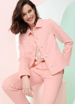 Jeansjacke mit stiltypischen Nähten