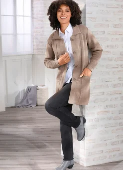 Jeans mit schönen Stickereien und funkelnden Strassteinen