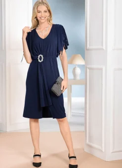 Kleid mit Schmuckspange