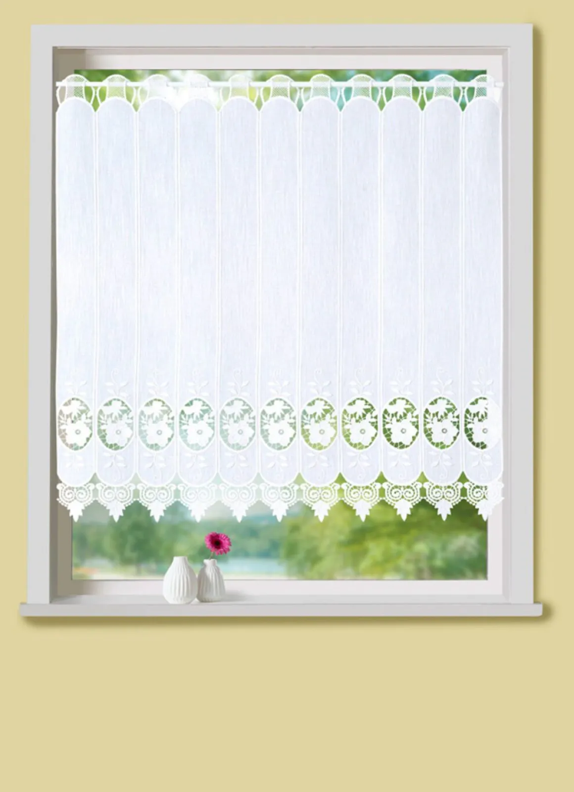Kurzstore mit Blumen in Macramé-Spitze