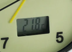 Leuchtender Wecker mit digitaler Raumtemperaturanzeige