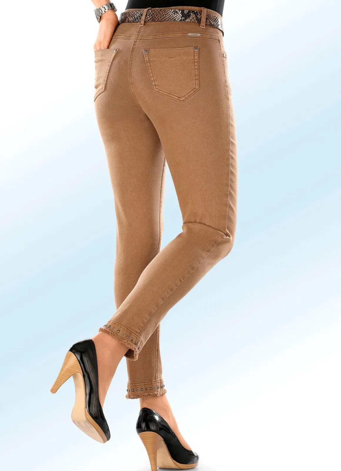 Magic-Jeans mit toller Nietenzier sowie angesagtem Fransensaum