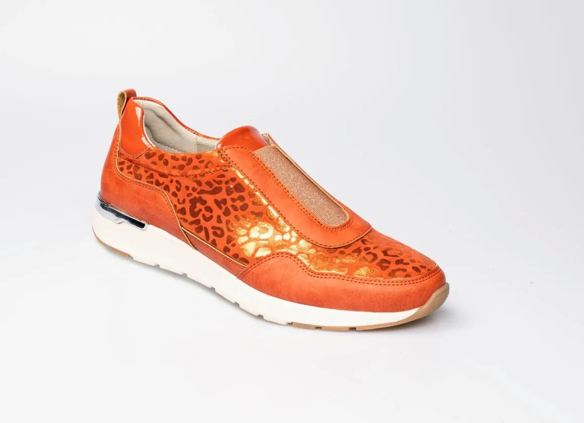 Modischer Stretch-Sneaker im Leo-Look