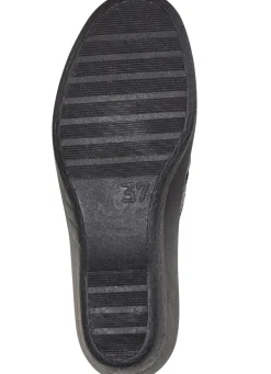 Pantolette mit Zierlochung