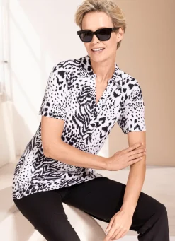 Poloshirt mit kurzer Zierknopfleiste