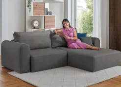 Polsterecke mit Bettfunktion und Dekokissen