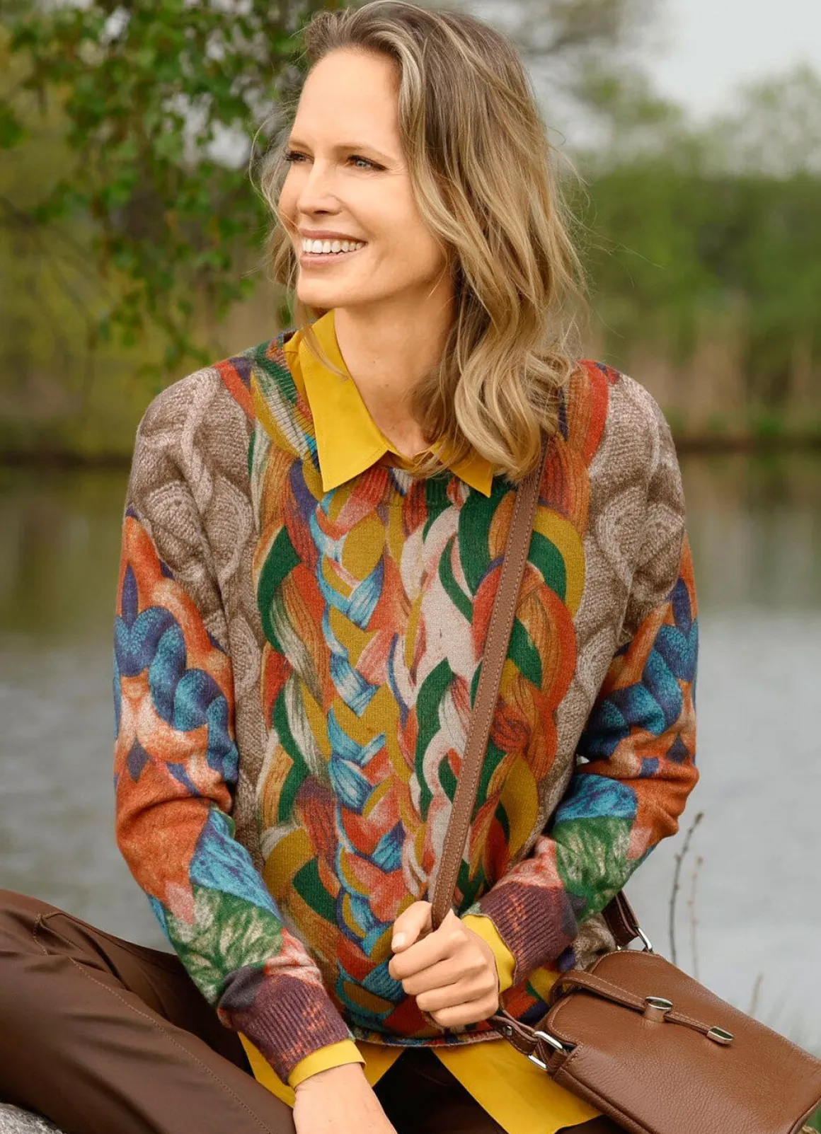 Pullover in Grafikdessin