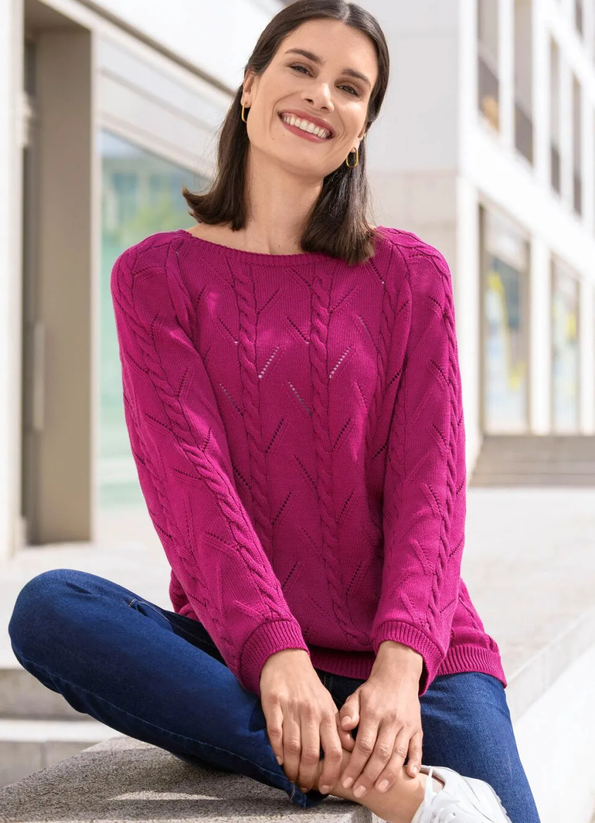 Pullover mit Zopfstrukturen und Ajourmustermix