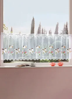Romantische Fenster- und Türdekoration mit Stangendurchzug
