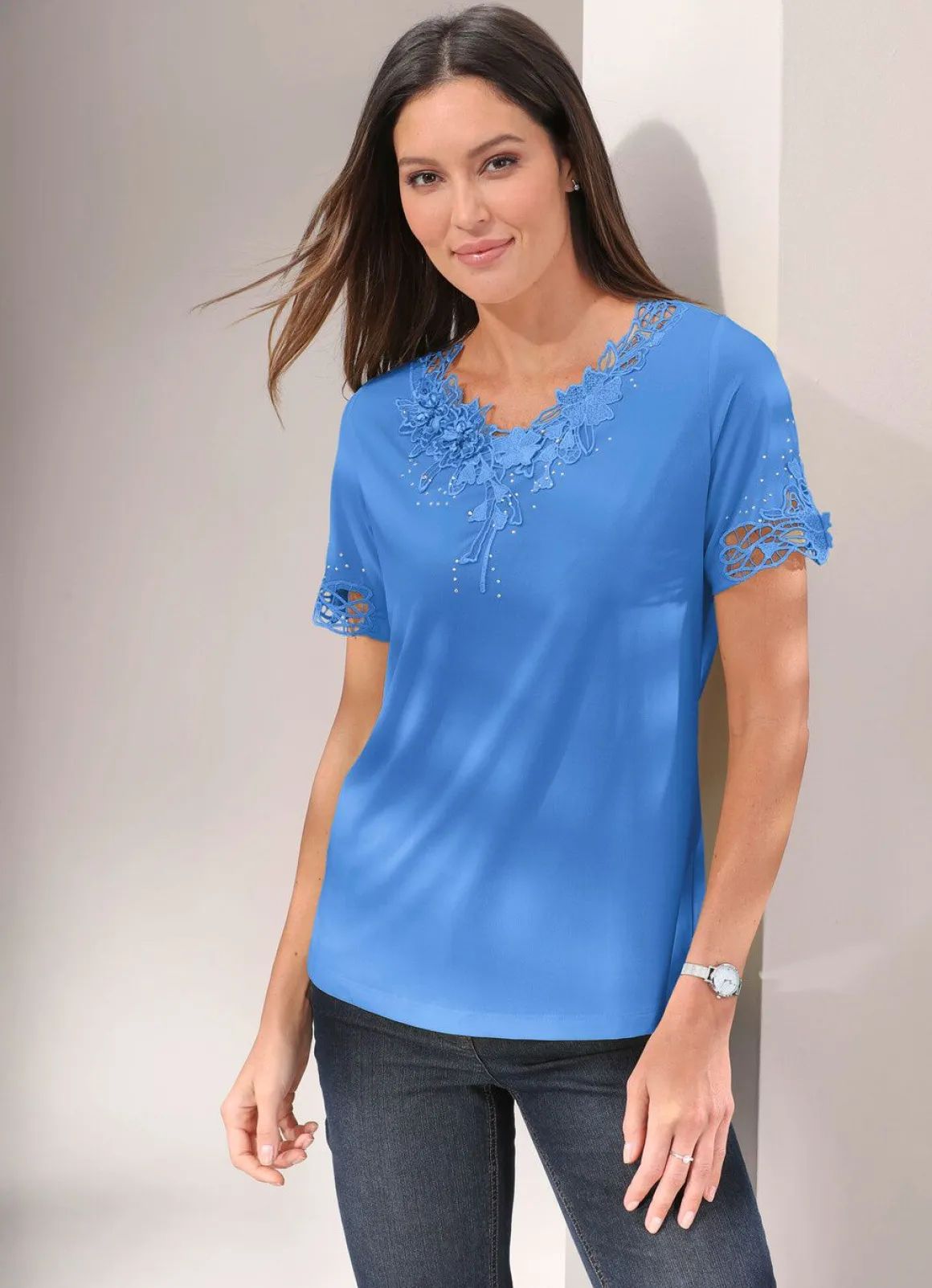 Shirt mit floraler Spitze in 5 Farben