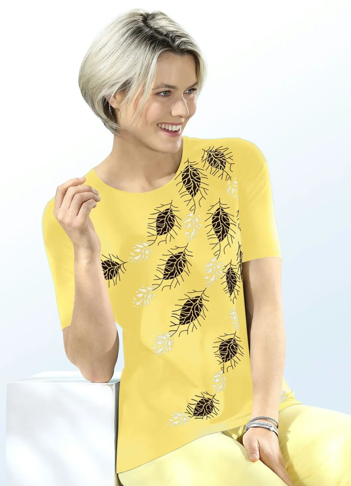 Shirt mit interessantem Blätterdruck in 2 Farben