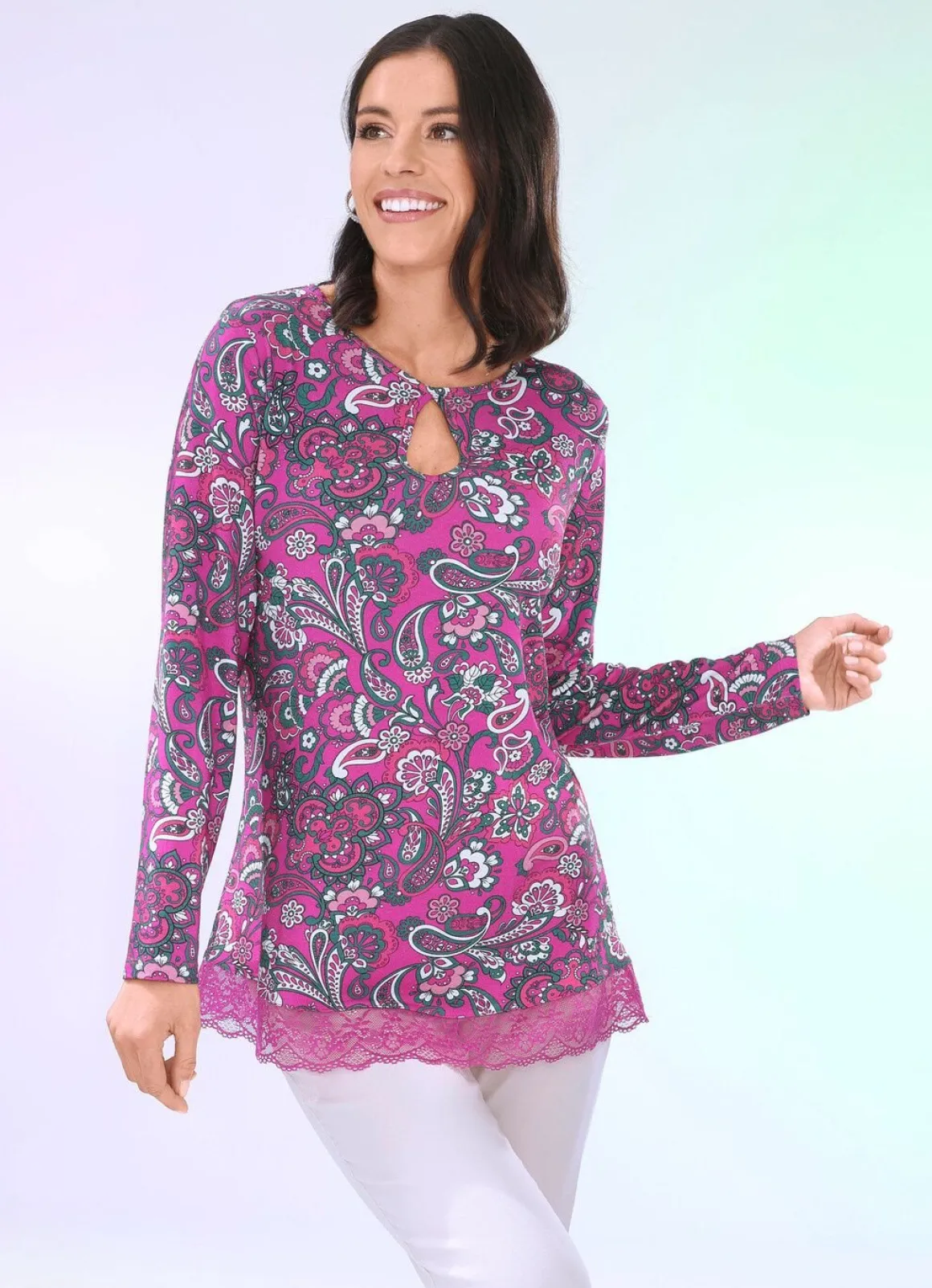 Shirt mit interessanter Ausschnittverarbeitung in 2 Farben