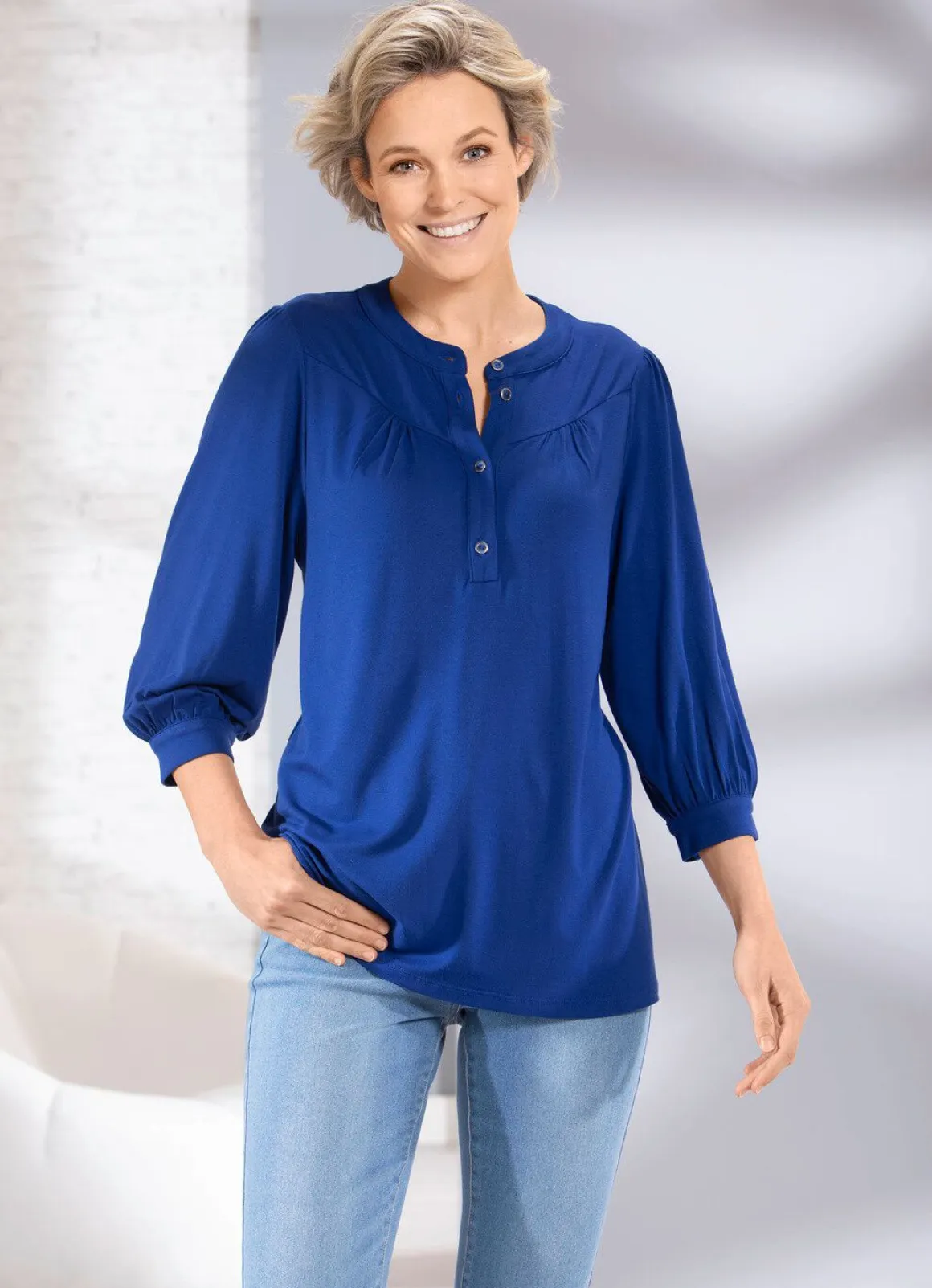 Shirt mit kurzer Knopfleiste in 2 Farben