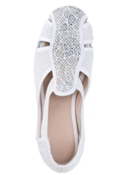 Slipper mit luftigen Durchbrüchen