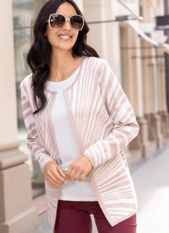 Strickjacke in Sonnenstrahlen-Dessin