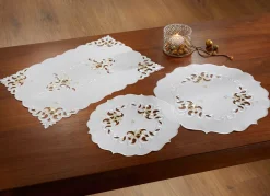 Tischdecke mit aufwendigen Stickereien