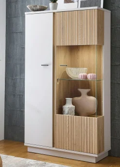 Tolle Vitrine mit LED-Beleuchtung