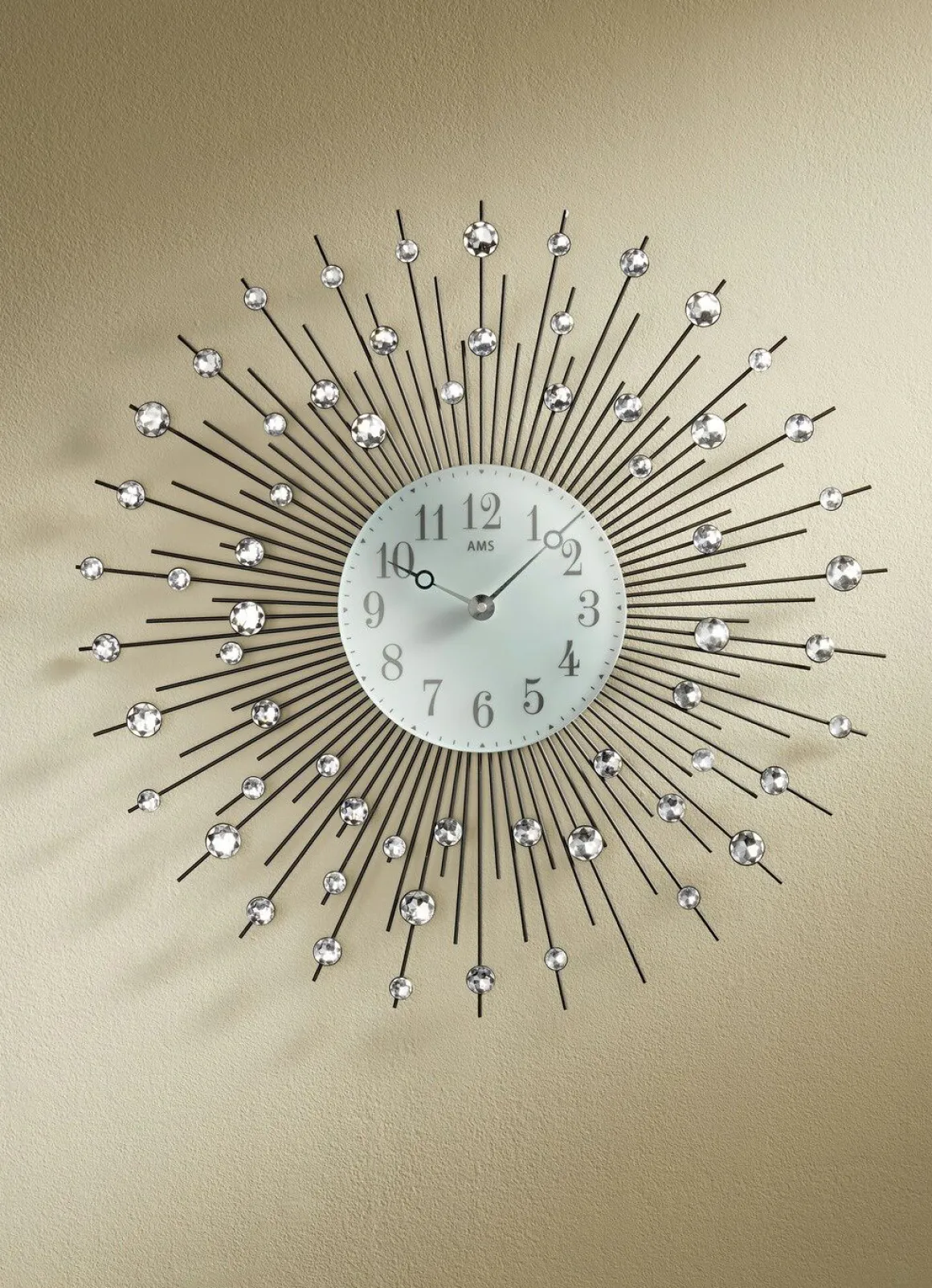 Wanduhr mit arabischen Ziffern