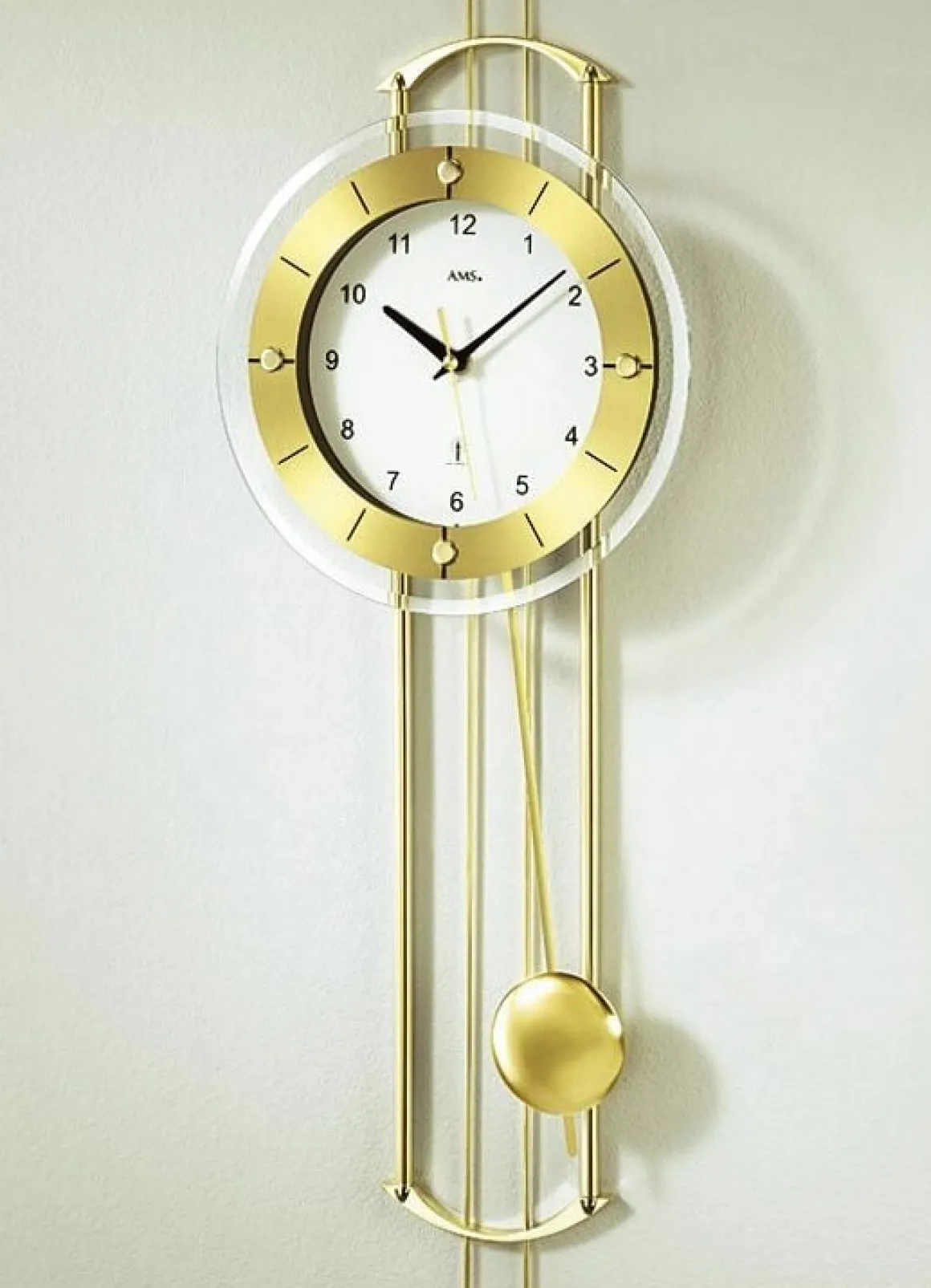 Wanduhr mit Funkuhrwerk und Metallpendel